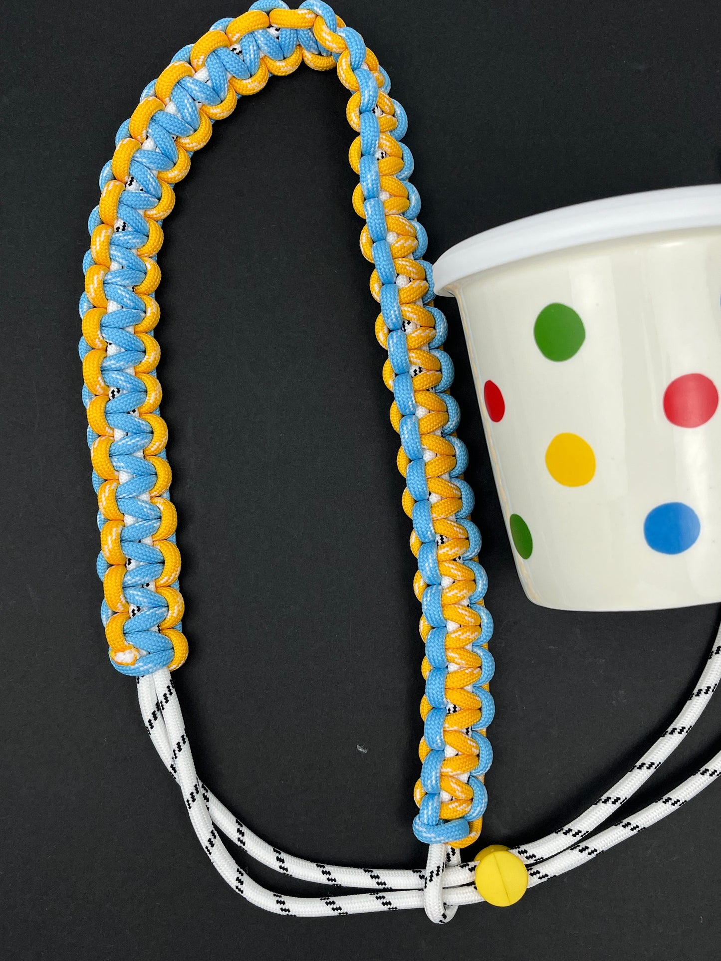 Hand - woven Blue and Yellow Contrast Paracord Cup Hanger, a New Partner for Portable Water Cups!