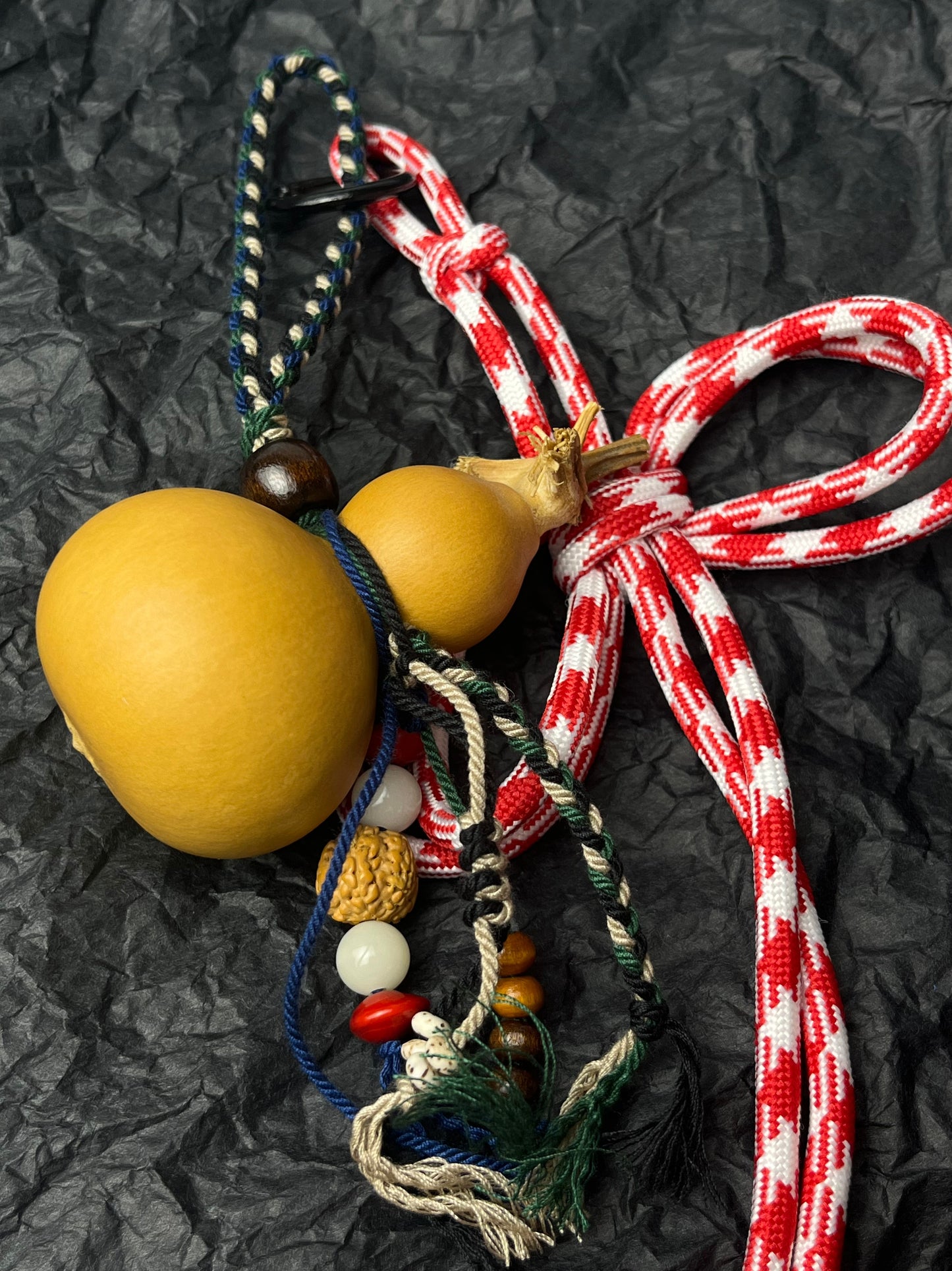Hand - woven Paracord Gourd Pendant, a Portable Goodie Blending Ancient Charm and Fashion!