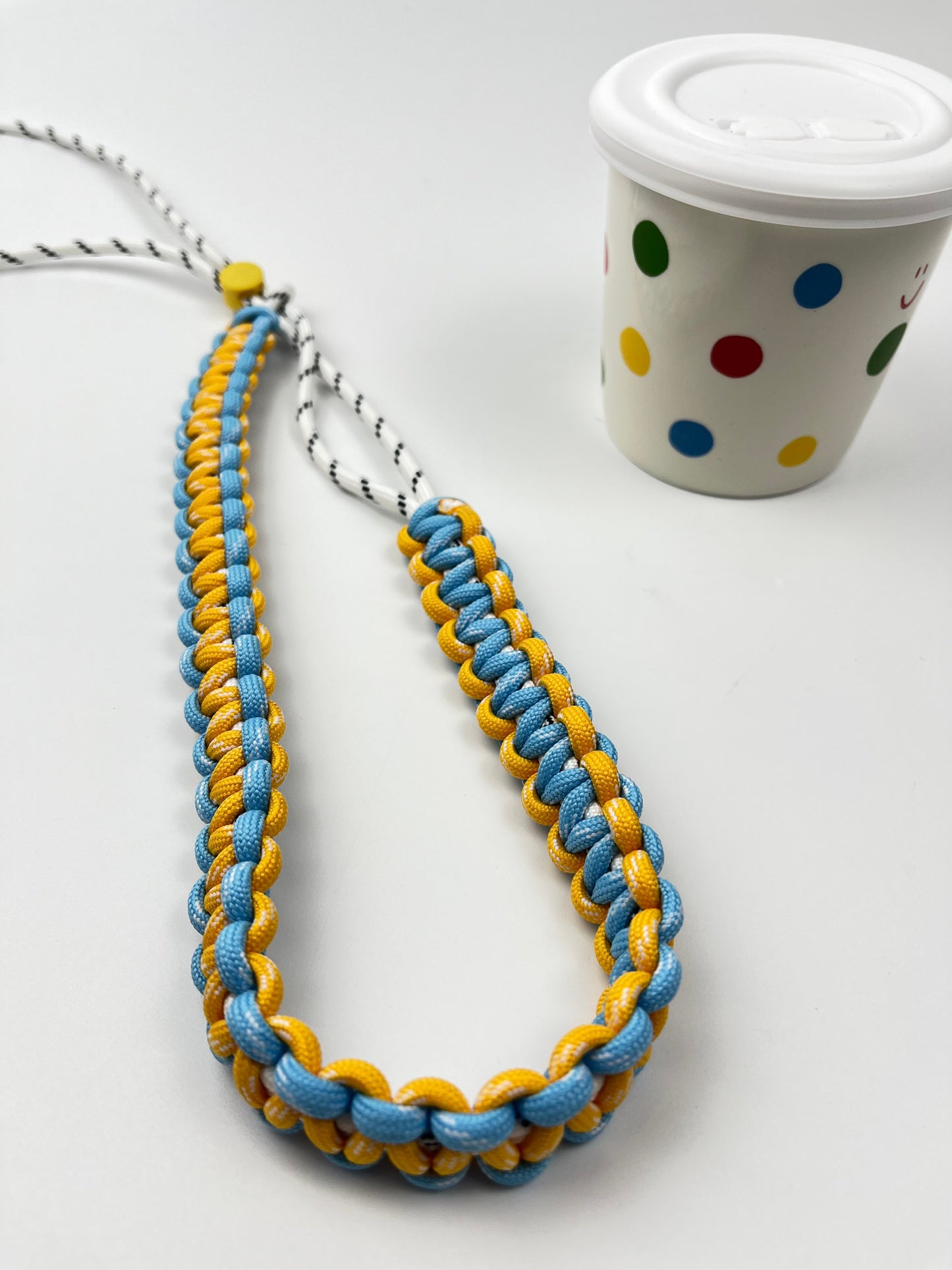 Hand - woven Blue and Yellow Contrast Paracord Cup Hanger, a New Partner for Portable Water Cups!