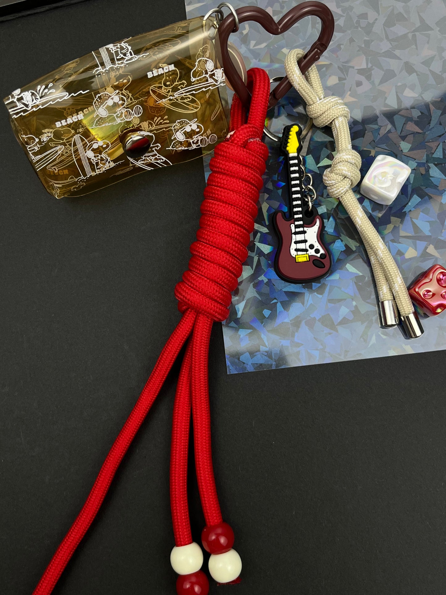 Retro Guitar & Clear Case Keychain: Unique Music - Inspired Accessory