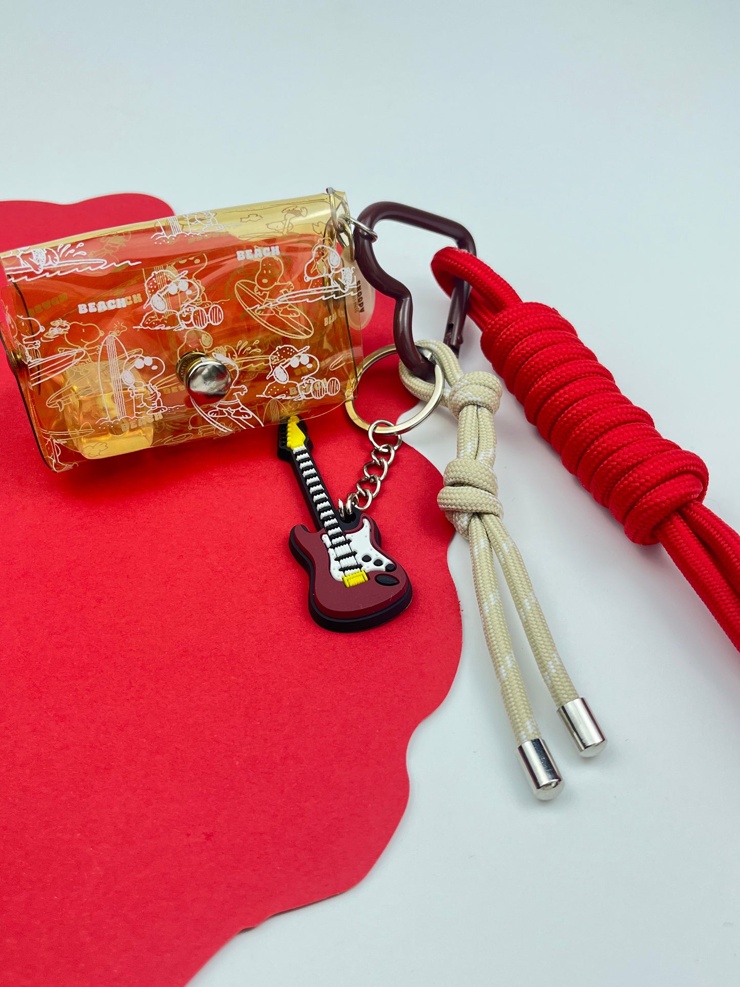 Retro Guitar & Clear Case Keychain: Unique Music - Inspired Accessory