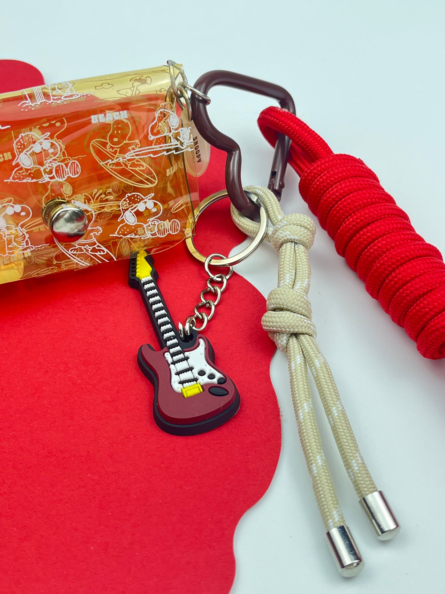 Retro Guitar & Clear Case Keychain: Unique Music - Inspired Accessory