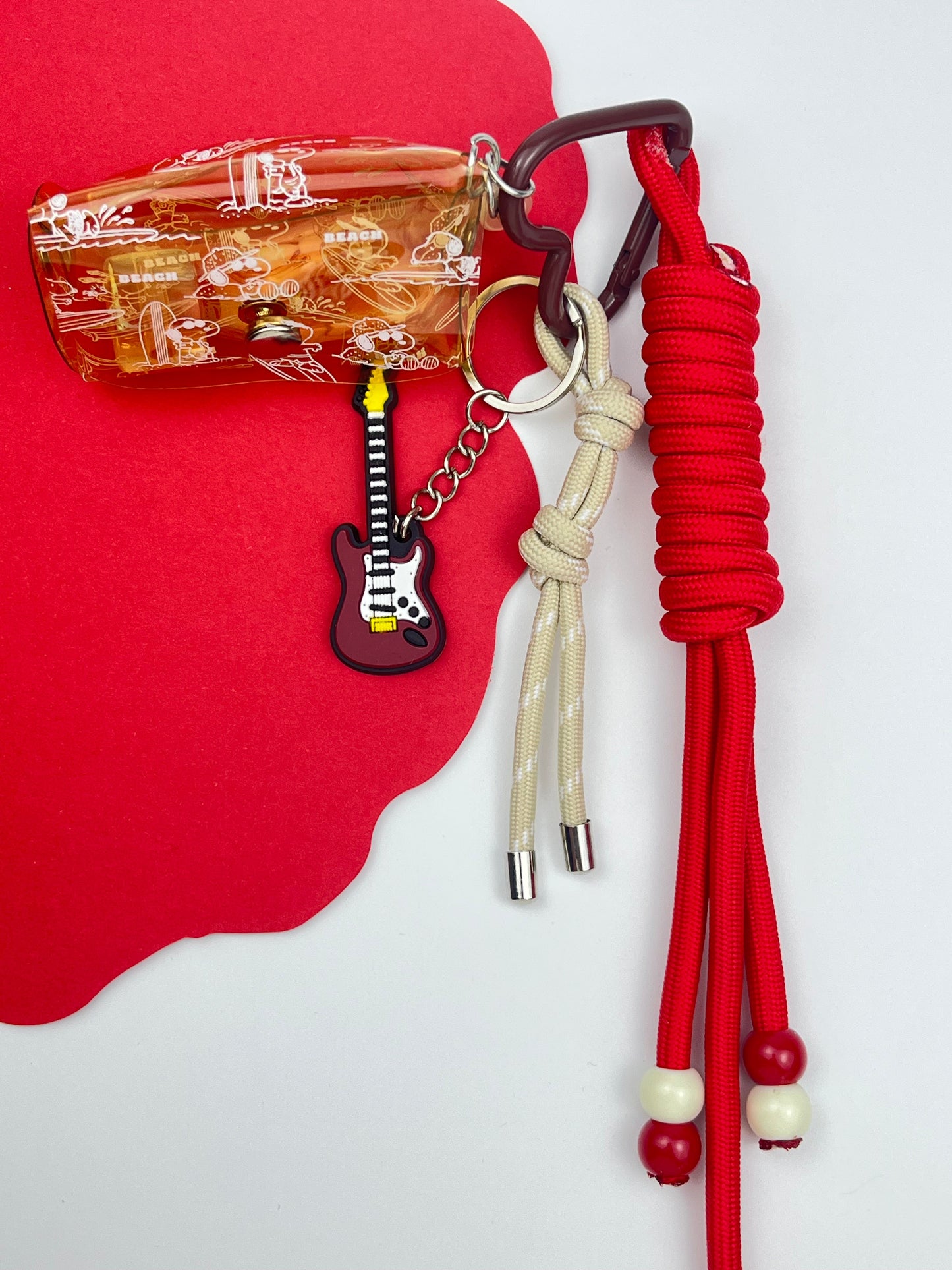 Retro Guitar & Clear Case Keychain: Unique Music - Inspired Accessory