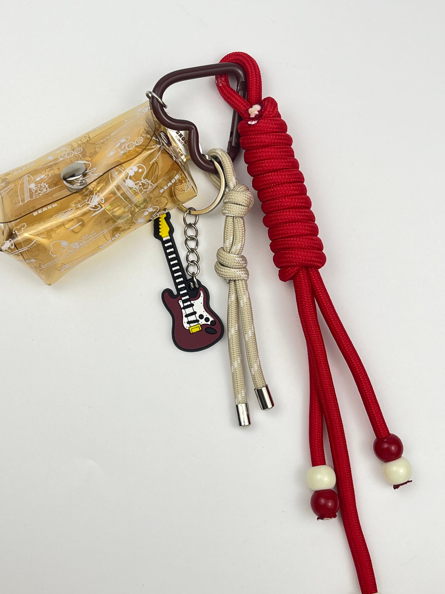 Retro Guitar & Clear Case Keychain: Unique Music - Inspired Accessory