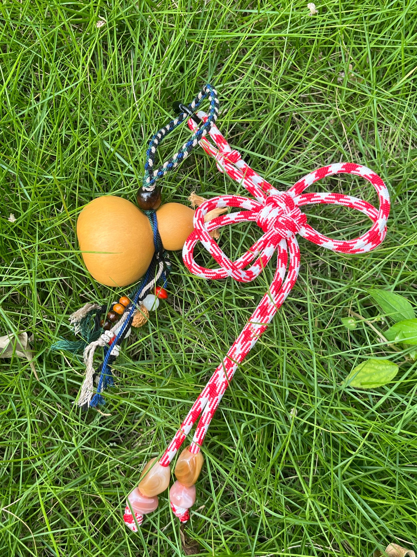 Hand - woven Paracord Gourd Pendant, a Portable Goodie Blending Ancient Charm and Fashion!